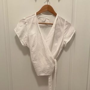 notPERFECTLINEN Madrid Cropped Wrap Top in White, Size S/M